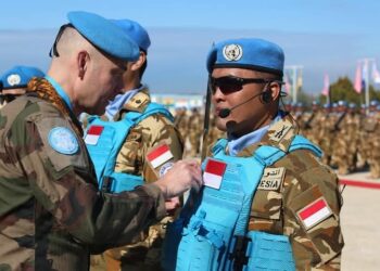 Membanggakan, Satgas Kontingen Garuda TNI UNIFIL Terima Dua Medali Perdamaian