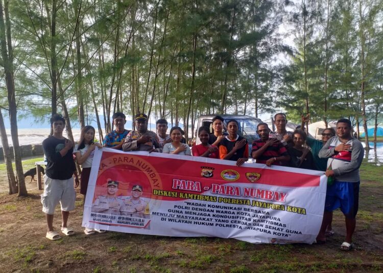 Polsek Muara Tami Polda Papua Sambangi Tempat Wisata