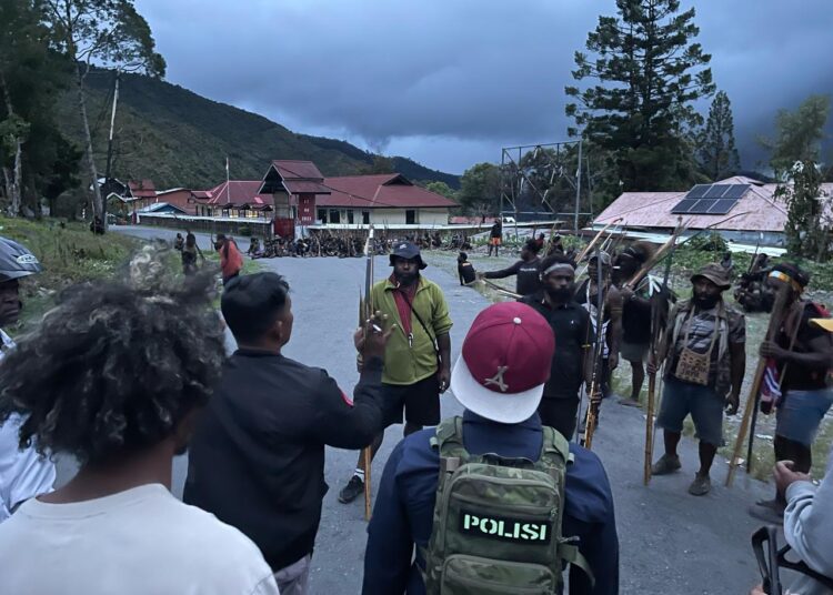 Polisi Cegah Upaya Aksi Saling Serang, Antar Massa pendukung 01 dan 02 di Kampung Muliambut