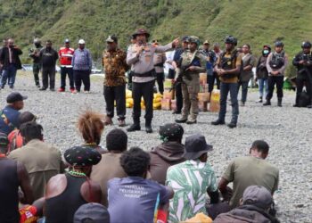 Kembali Kunjungi Puncak Jaya, Kapolda Papua Tengah Temui Massa Pendukung Paslon 01 dan 02 Untuk Serukan Aksi Damai