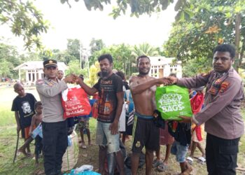 Polsek Muara Tami Polda Papua Lakukan Giat Sambang Demi Menjalin Kemitraan Yang Baik Dengan Masyarakat Setempat