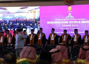 Momen Prabowo Beri Hormat ke Para Hakim: Rakyat Bergantung Pada Keputusan Saudara