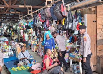 Sat Samapta Polres Jayapura Polda Papua Gelar Patroli Rutin di Pasar Phara Sentani, Sampaikan Pesan Kamtibmas