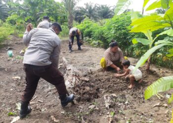 Manfaatkan Lahan Tumpang Sari, Polsek Arso Timur Polda Papua Ajak Warga Dukung Program Swasembada Pangan