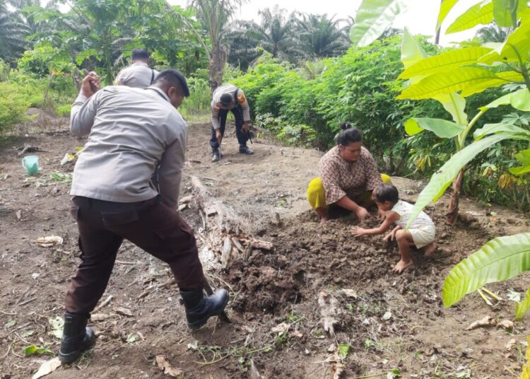 Manfaatkan Lahan Tumpang Sari, Polsek Arso Timur Polda Papua Ajak Warga Dukung Program Swasembada Pangan