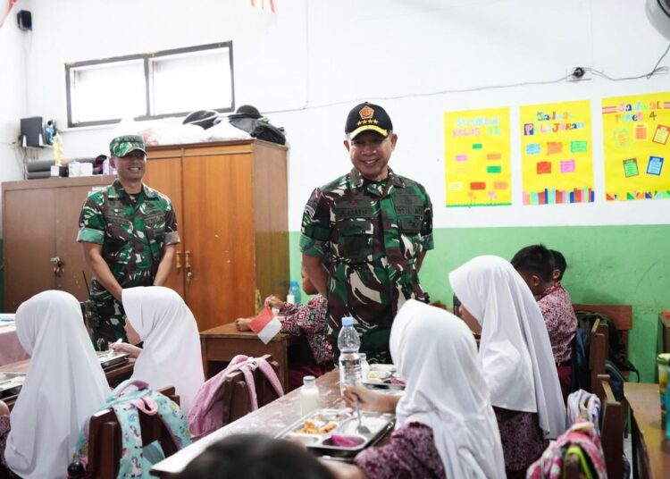 Panglima TNI Tinjau Program Makan Bergizi Gratis Di Cimahi Jawa Barat