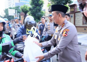 Polri dan Media Bersinergi Berbagi Takjil Serentak di Seluruh Indonesia