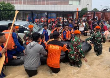 Kopasgat Kerahkan Tim SAR dan Perlengkapan untuk Evakuasi Warga Terdampak Banjir di Jabodetabek