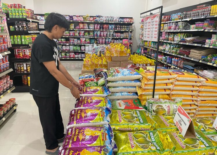 Pastikan Harga Sembako Stabil, Polres Supiori Polda Papua Monitoring Pasar