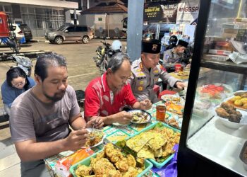 Makan Sahur Bersama Masyarakat Di Terminal, Kapolresta Sampaikan Pesan Kamtibmas