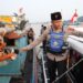 Bagi Takjil di Laut, Polresta Cilacap Disambut Antusias Masyarakat dan Nelayan