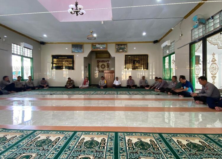 Polres Mimika melaksanakan Kegiatan Rutin Pembinaan Rohani dan Mental