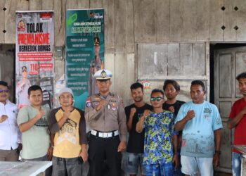 Polres Sarmi Polda Papua Sosialisasikan Mudik Aman Keluarga Nyaman Di Terminal Rental Trans Jayapura – Sarmi