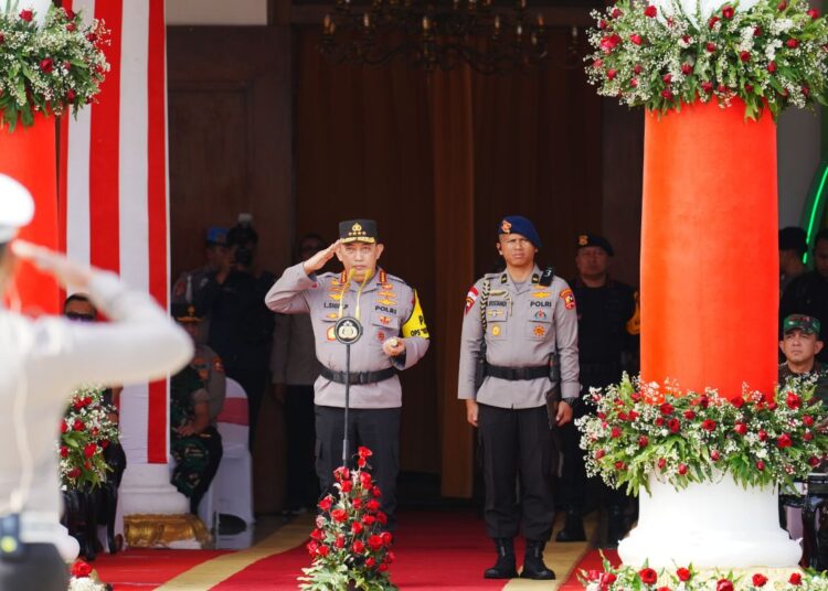 Kapolri Pimpin Apel Gelar Pasukan Operasi Ketupat 2025 di Surabaya