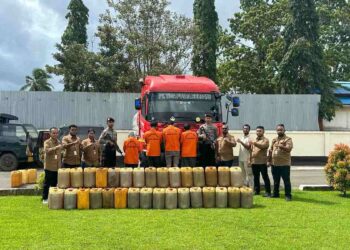 Personel Polres Merauke Polda Papua Selatan Amankan 1 Mobil Tangki BBM 10 Ribu Liter dan Tangkap 4 Orang