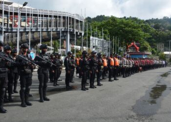Polres mimika melaksanakan apel gabungan antisipasi situasi kamtibmas pelantikan bupati dan wakil bupati mimika