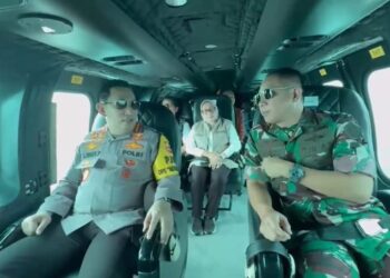 Menko PMK, Kapolri-Panglima TNI Naik Heli Pantau Arus Mudik di Pelabuhan Merak