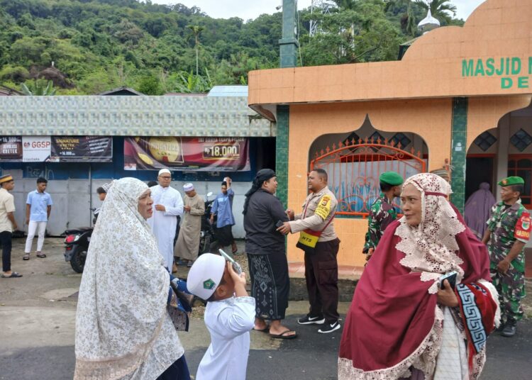 Polsek Demta Lakukan Pengamanan Ibadah Sholat Idul Fitri di Masjid Nurul Iman