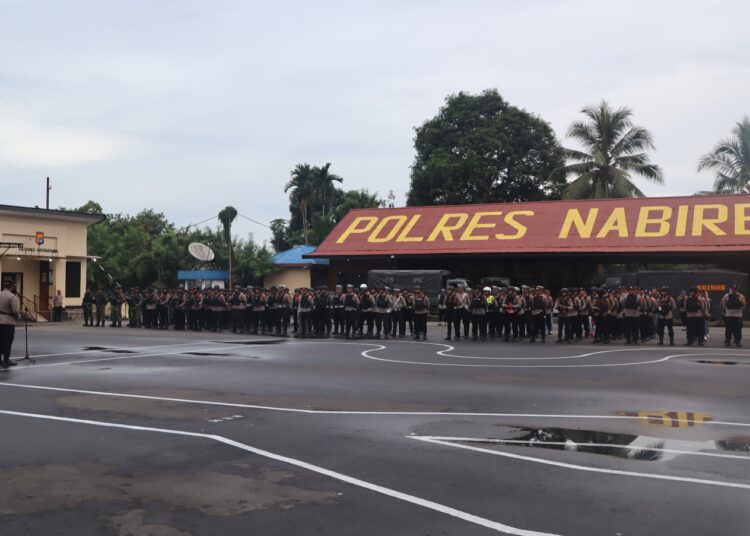 Upaya Polres Nabire dalam pengamanan aksi unjuk rasa yang menuntut penutupan PT. Freeport Indonesia