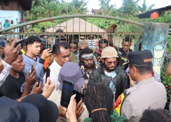 Polres Nabire kawal aksi damai Mahasiswa dengan Pendekatan Persuasif