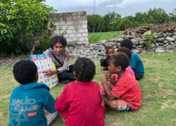 Satgas Si-Ipar Polres Jayapura Hadirkan Kelas Ceria untuk Anak-anak Doyo Baru