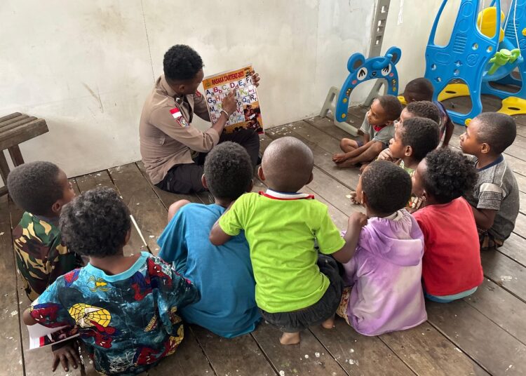 Program Si-IPAR Operasi Rasaka Cartenz 2025 Hadir Berikan Pengenalan Huruf Bagi Generasi Emas Papua Di Kota Oksibil Kab. Pegunungan Bintang