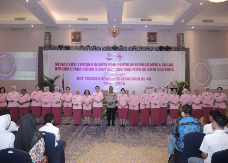 Kapolda Papua Menjadi Pembicara dalam Sosialisasi Tentang Bahaya Penyalahgunaan Medsos