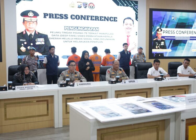 Polda Jatim Amankan Tiga Tersangka Pembuat dan Penyebar Video Hoax Catut Nama Gubernur