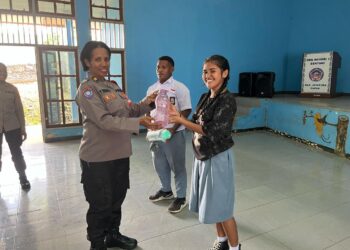 Satgas Si-Ipar Polres Jayapura Sosialisasikan Bahaya Kenakalan Remaja di SMK Negeri 3 Sentani