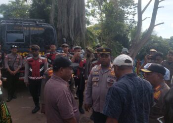 Polresta Jayapura Kota Dampingi Dinas Pendidikan dan Kebudayaan Buka Palang di SMA 3 Negeri Jayapura