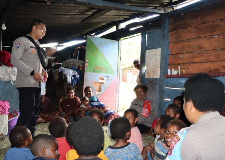 Polri dekat dengan masyarakat, subsatgas si-ipar operasi rasakan cartenz 2025 gelar kegiatan edukasi dan pelayanan di pedalaman papua