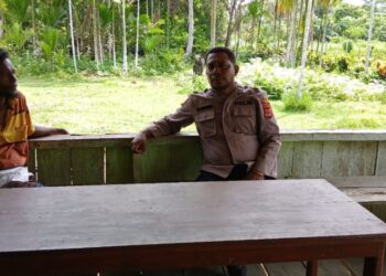 Lewat Sambang, Bhabinkamtibmas Polsek Bonggo Polda Papua Ajak Warga Wujudkan Kamtibmas Kondusif