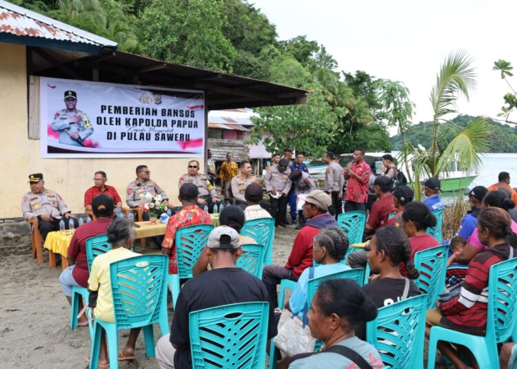 Berikan Sarana Kontak, Kapolda Papua: Menyapa Langsung Masyarakat merupakan Esensi Dari Pelayanan Sebagai Anggota Polri