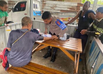 Satgas Keladi Sagu Polres Jayapura Kembali Gelar Pelayanan Kesehatan Gratis di Pertigaan Genyem, Sentani