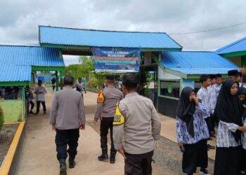 Polsek KPL Merauke Laksanakan Giat Pemberian Bantuan Hasil Panen Jagung Pekarangan Pangan Lestari (P2L)