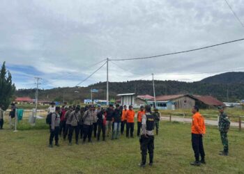 35 Personil Gabungan Polres Pegaf, Basarnas, TNI Diterjunkan Lakukan Pencarian Korban & Evakuasi Pasca Banjir Bandang di kampung Jim (Meyes) Distrik Catubouw Kabupaten Pegaf