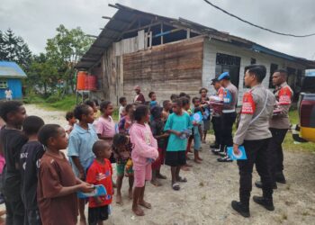 Program Si-IPAR Operasi Rasaka Cartenz 2025 Hadir Memberikan Kebahagiaan Bagi Anak-Anak di Kota Oksibil