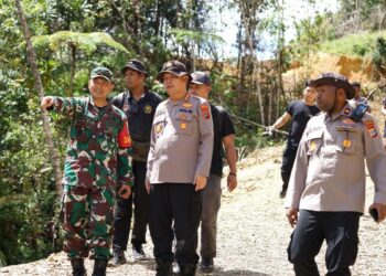 Hari Ke-5 Penanganan Banjir Bandang, Karo Ops Polda Papua Barat Tinjau Lokasi Bencana di Pegunungan Arfak