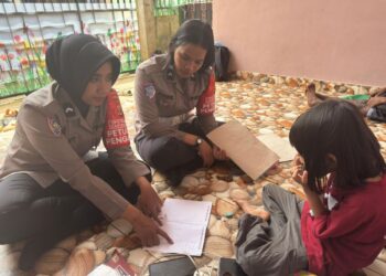 Masih Tentang Mencerdaskan Anak Bangsa, Si-Ipar Ajarkan Anak Didiknya