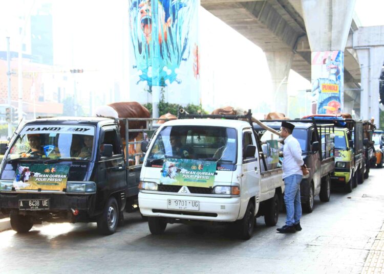 Kapolri Serahkan 9.648 Hewan Kurban Untuk Masyarakat