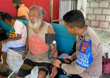 Subsatgas keladi sagu gelar pemeriksaan kesehatan gratis di pertigaan bandara sentani