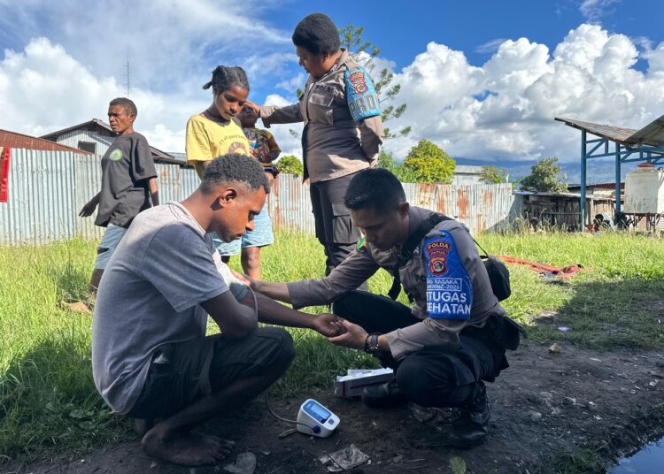 Operasi Rasaka Cartenz 2025: Subsatgas Si-Ipar Polres Jayawijaya Berikan Pelayanan Kesehatan di Kampung Kama, Wamena Kota