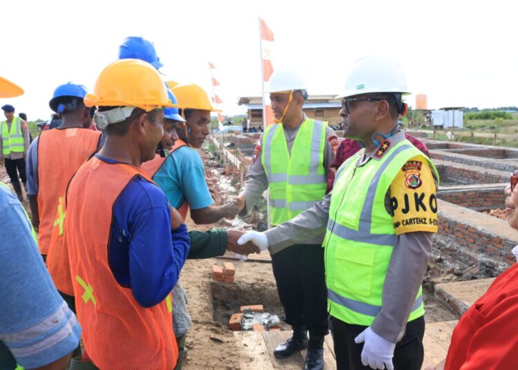 Kapolda Papua Melaksanakan Peletakan Batu Pertama Pembangunan Barak Siaga Brimob Yon D di Merauke