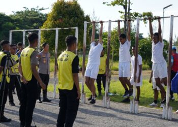 Polda Papua Barat Gelar Tes Jasmani Casis Bintara Polri T.A.2025