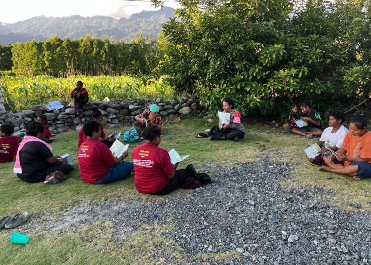 Satgas Si-Ipar Polres Jayapura Berikan Pembelajaran bagi Anak-anak di Kompleks Bahtera Hebron Kampung Doyo Baru