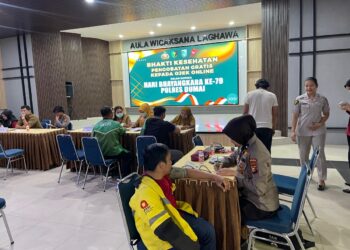 Sambut HUT Bhayangkara, Polres Dumai Beri Pengobatan Gratis hingga Sembako untuk Pengemudi Ojol