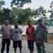 Bhabinkamtibmas Distrik Mantim Polda Papua Barat Bersama Masyarakat Olah Lahan Pertanian Dukung Program Ketahanan Pangan