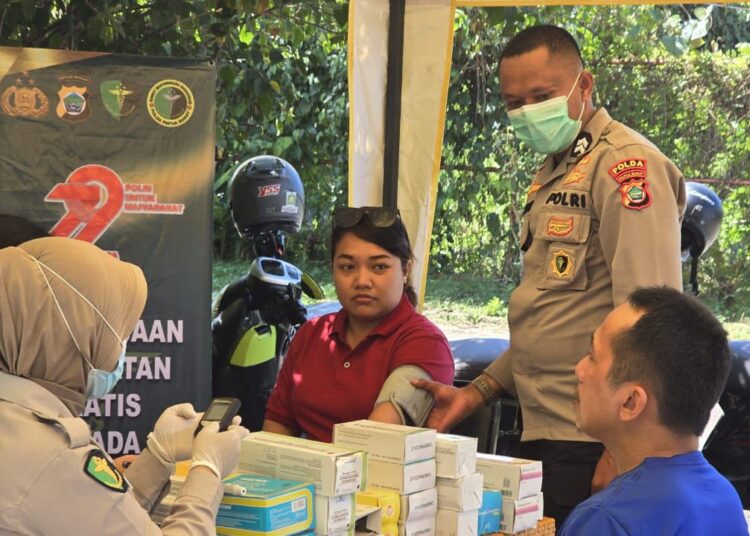 Polda Papua Barat Gelar Pemeriksaan Kesehatan Gratis Bagi Pengemudi Ojek Sambut Hari Bhayangkara ke-79