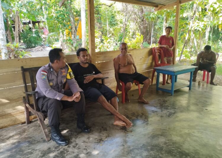 Bhabinkamtibmas Distrik Manokwari Selatan Bangun Kedekatan dengan Warga Lewat Pendekatan Humanis