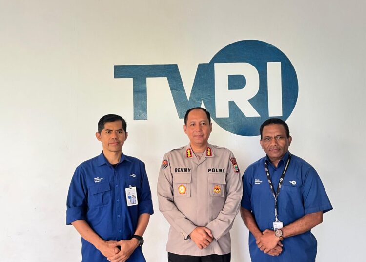 Kabid Humas Polda Papua Barat Silaturahmi Dengan Kepala Stasiun TVRI Papua Barat, Perkuat Sinergi Media dan Kepolisian